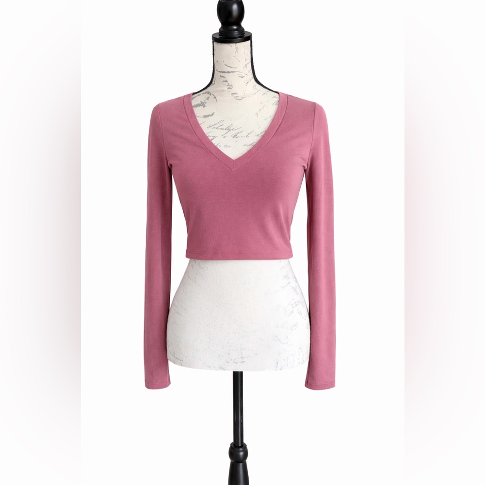 Women’s Pink V-Neck Women's Long Sleeve Crop Top